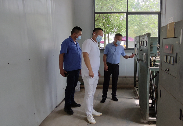 燕磯鎮黨委書記視察湖北昌利超硬材料有限公司 燕磯鎮黨委書記視察湖北昌利超硬材料有限公司