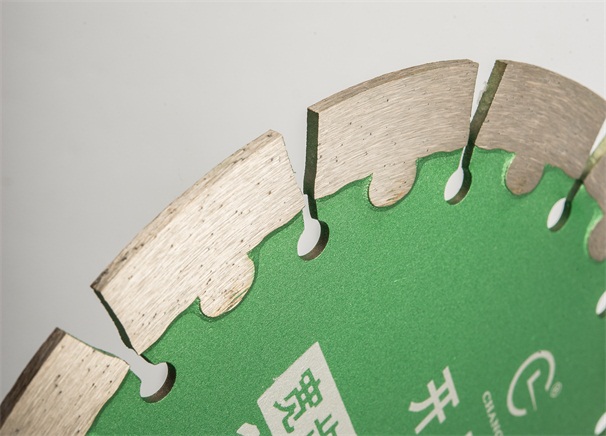 如何提高開槽切割片刀頭金剛石的把持力呢？